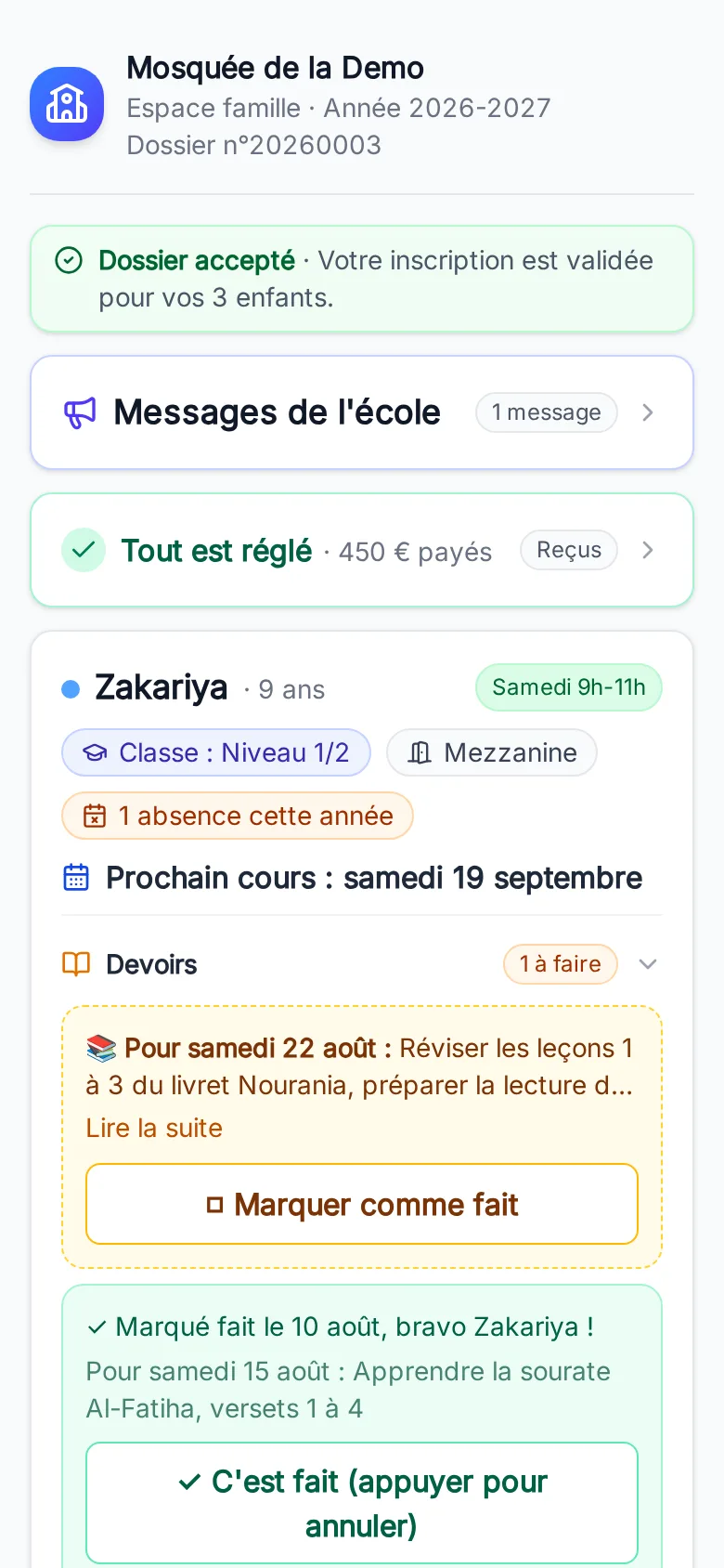 Espace famille sur téléphone : carte enfant avec devoirs à cocher et progression
